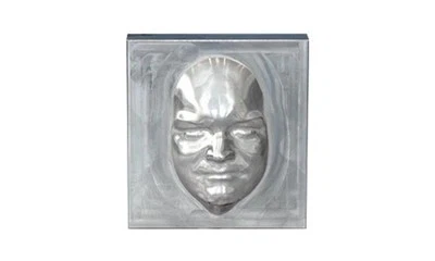 Artefatos de titânio